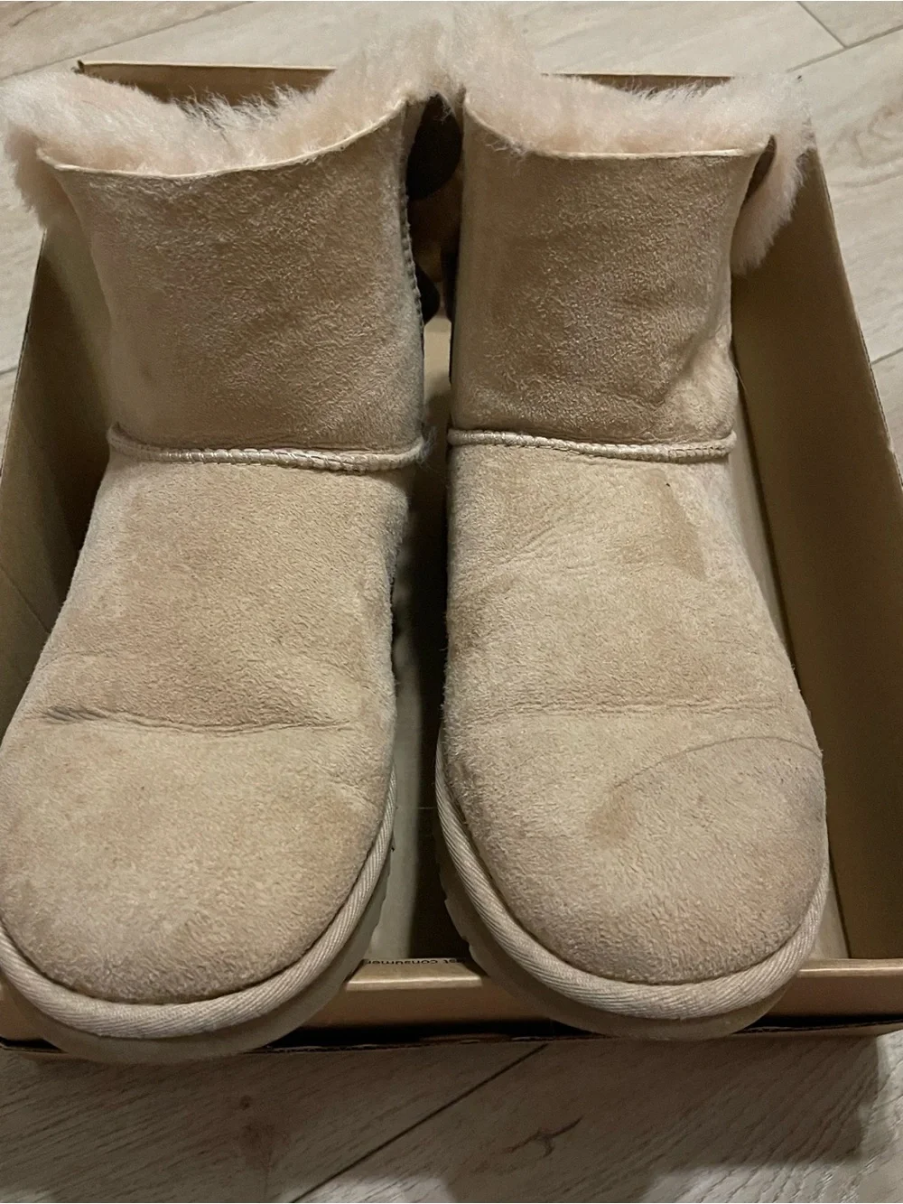 UGG Classic Short Shearling Lined Boots - Chestnut/Tan